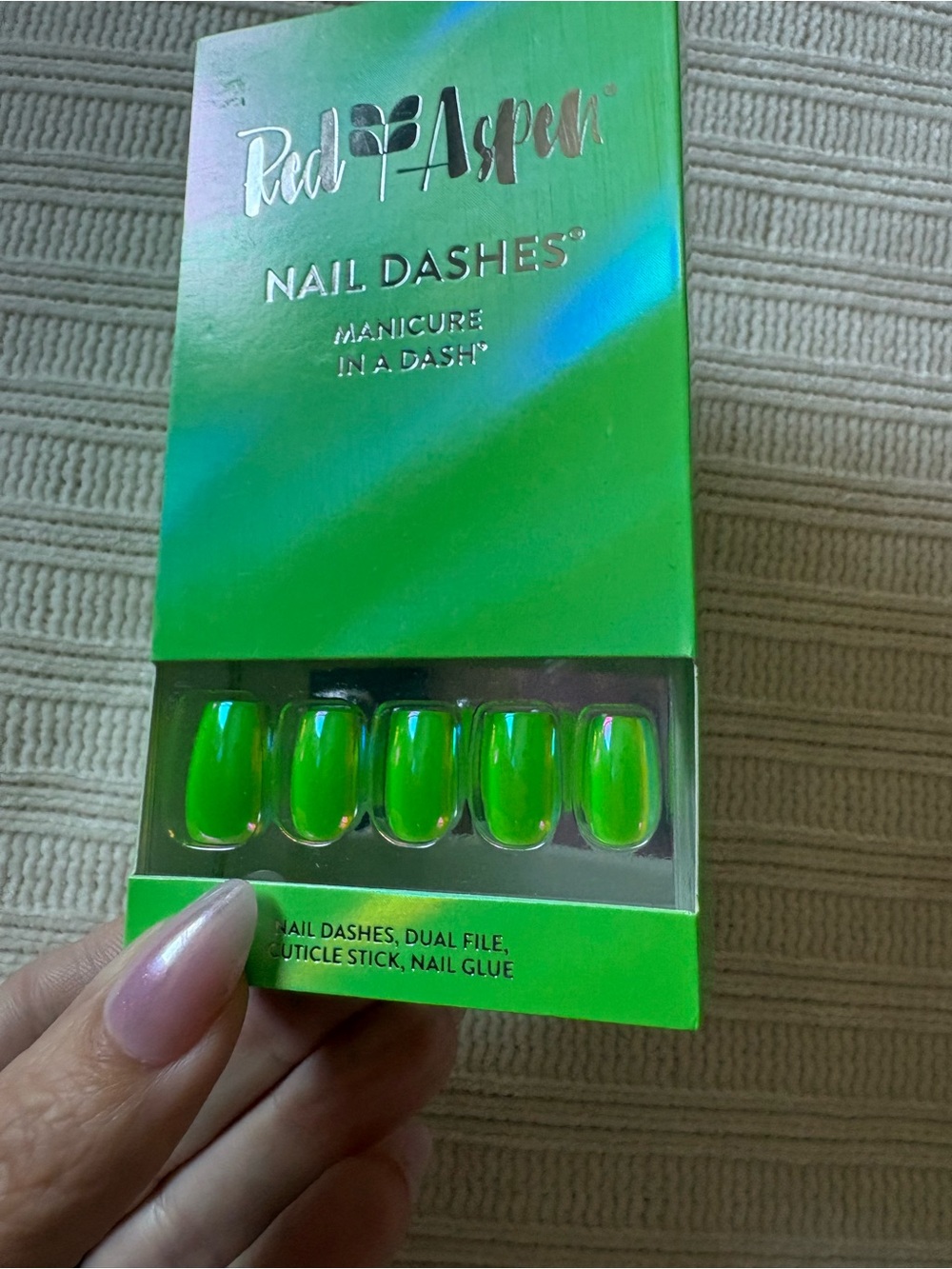 Red Aspen Green Nail Dashes Press-On Nails A Summer Icon Iva - Picture 3 of 6